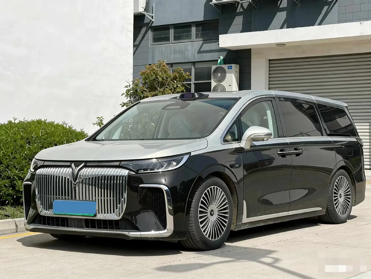 2025 Voyah Dream 1.5T 150HP L4 PHEV 41.7KWH,autocango,china used car exporter,china ev exporter,chinese used car exporter,chinese used ev exporter