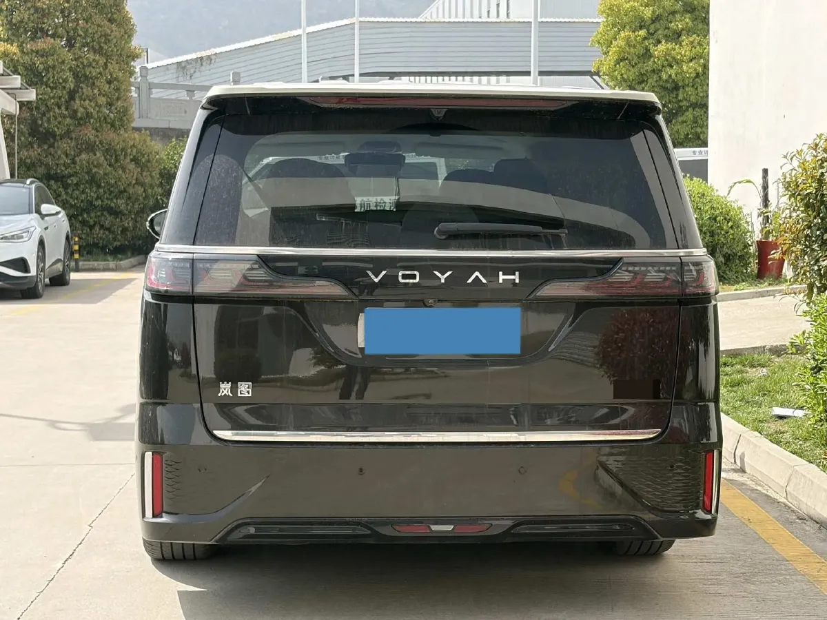 2025 Voyah Dream 1.5T 150HP L4 PHEV 41.7KWH,autocango,china used car exporter,china ev exporter,chinese used car exporter,chinese used ev exporter