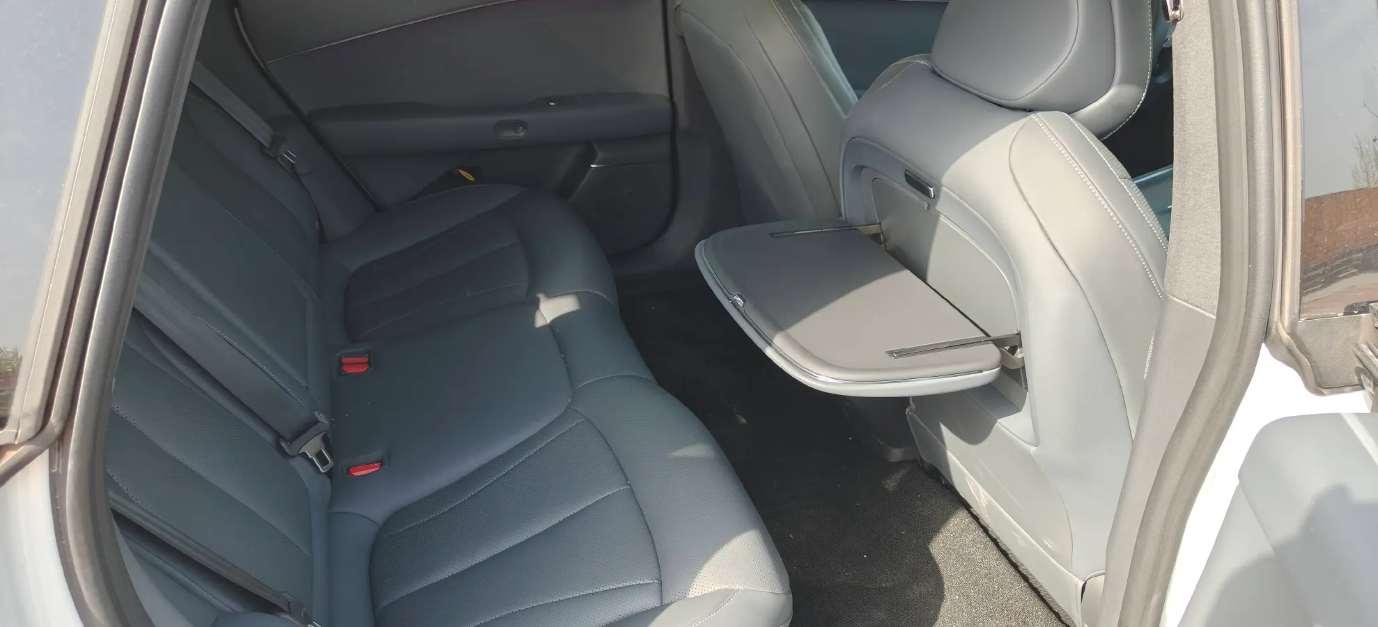 2024 Xpeng P7+ BEV 60.7KWH,autocango,china used car exporter,china ev exporter,chinese used car exporter,chinese used ev exporter