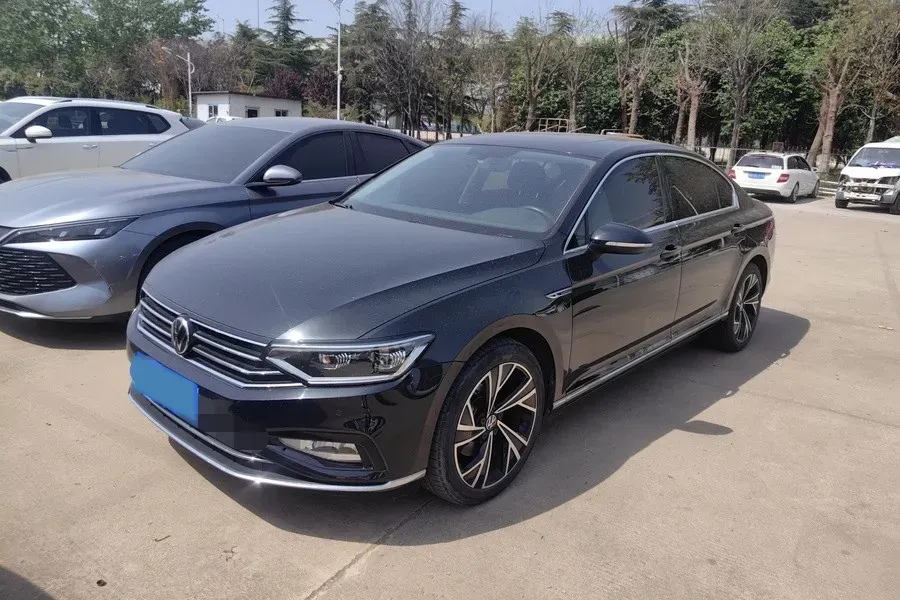 2020 Volkswagen Magotan 2.0T 186HP L4 7DCT,autocango,china used car exporter,china ev exporter,chinese used car exporter,chinese used ev exporter