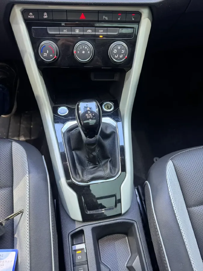 2023 Volkswagen T-Roc 1.4T 150HP L4 7DCT,autocango,china used car exporter,china ev exporter,chinese used car exporter,chinese used ev exporter