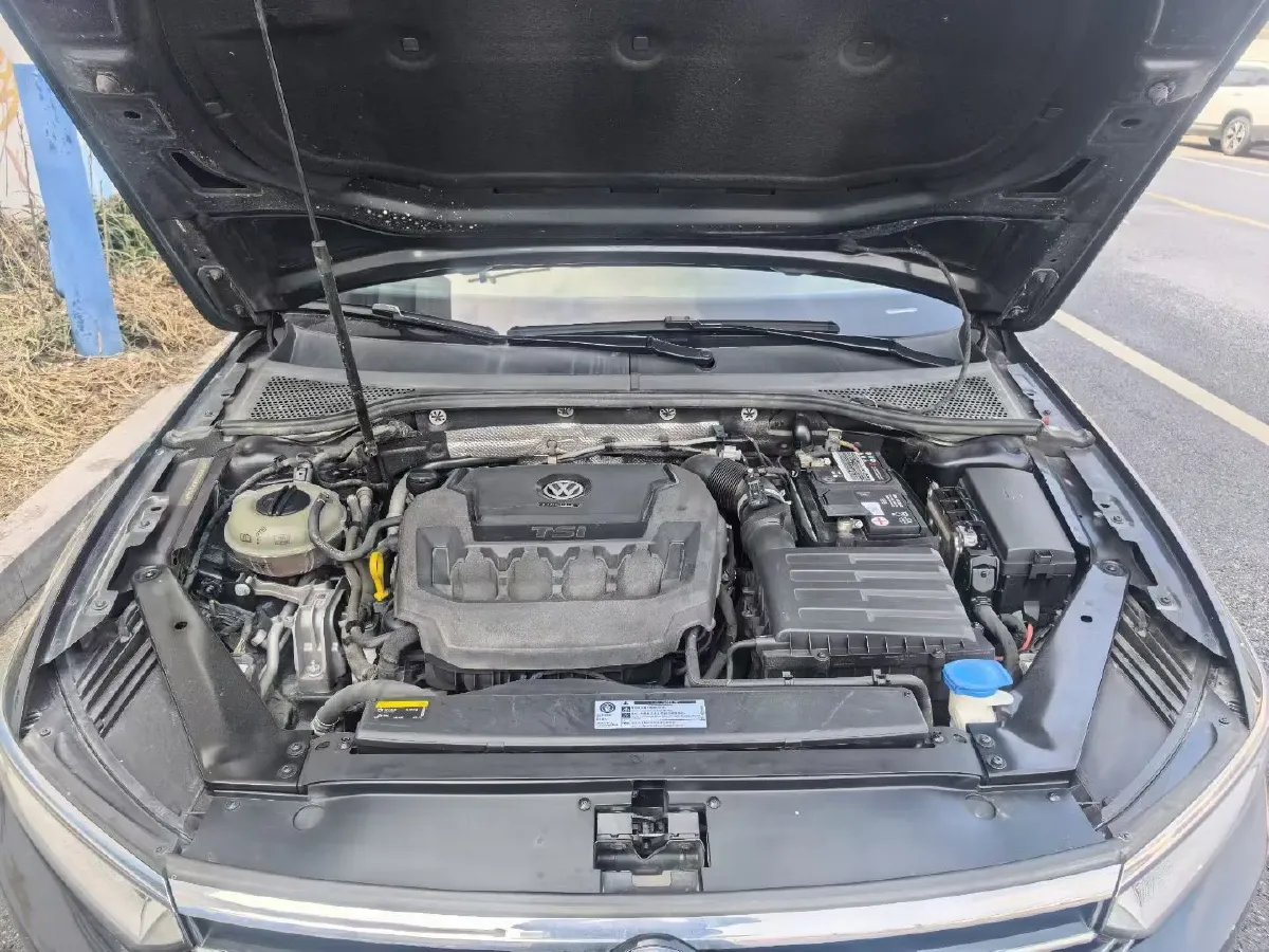 2019 Volkswagen Magotan 2.0T 186HP L4 7DCT,autocango,china used car exporter,china ev exporter,chinese used car exporter,chinese used ev exporter