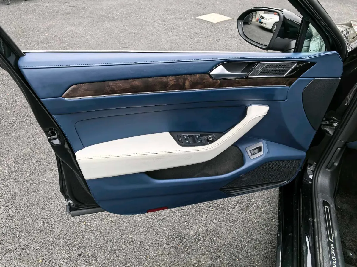 2019 Volkswagen Magotan 2.0T 186HP L4 7DCT,autocango,china used car exporter,china ev exporter,chinese used car exporter,chinese used ev exporter