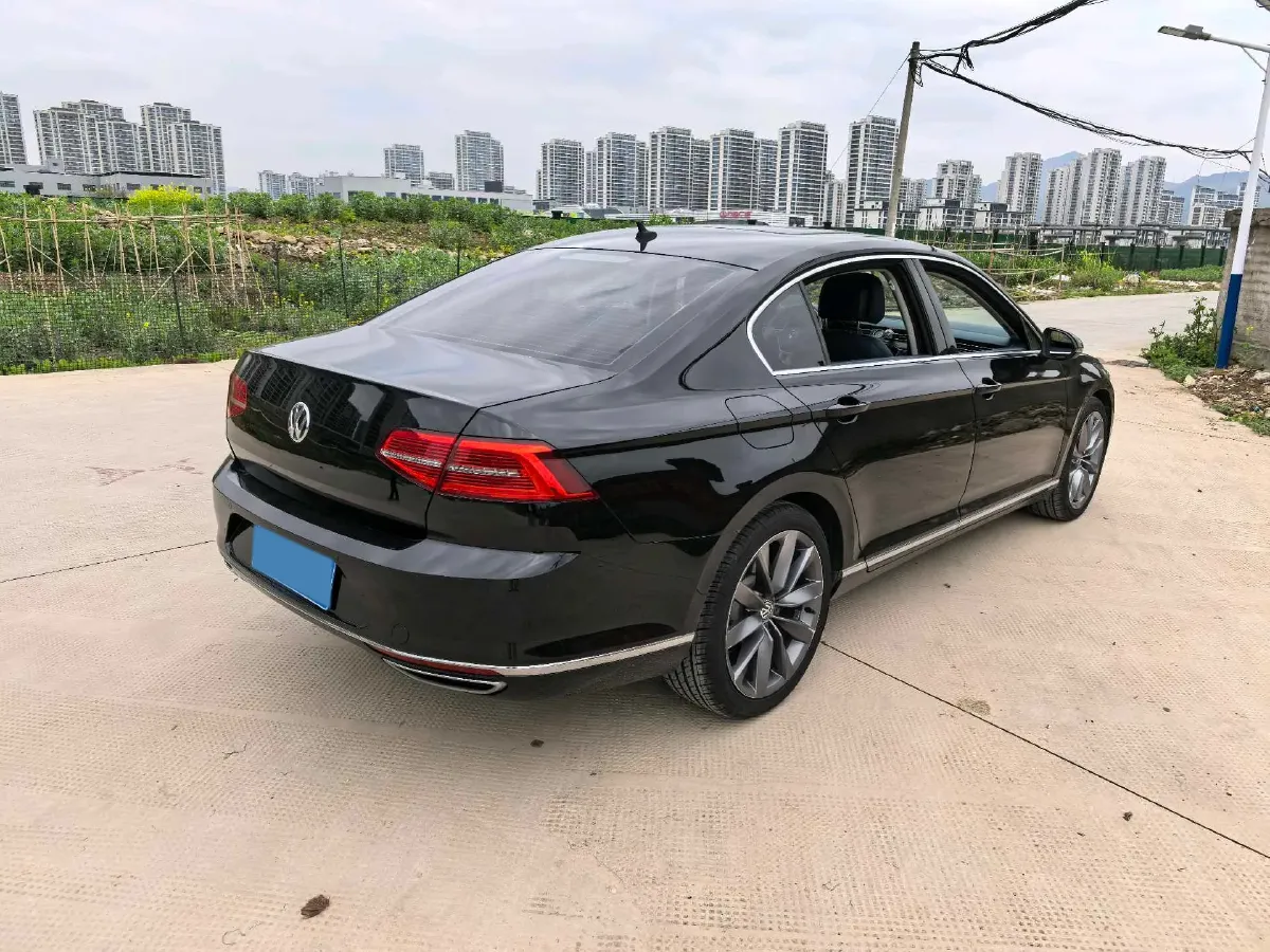 2019 Volkswagen Magotan 2.0T 186HP L4 7DCT,autocango,china used car exporter,china ev exporter,chinese used car exporter,chinese used ev exporter