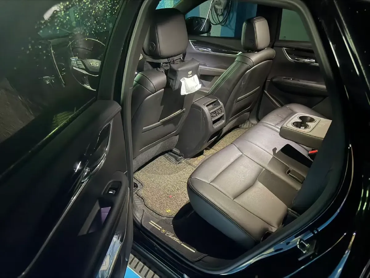 2021 Cadillac XT5 2.0T 237HP L4 9AT,autocango,china used car exporter,china ev exporter,chinese used car exporter,chinese used ev exporter