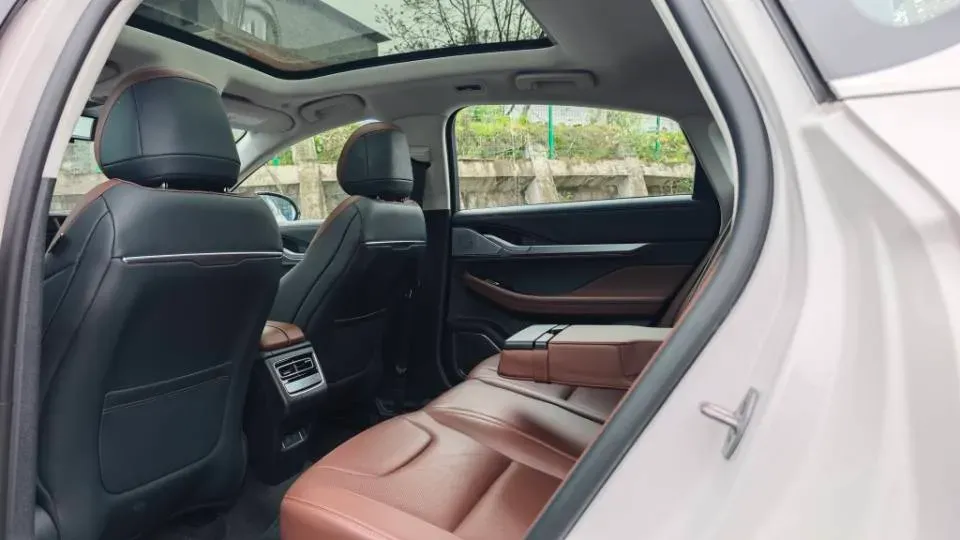 2025 Lincoln Z 2.0T 294HP L4 E-CVT Hybrid,autocango,china used car exporter,china ev exporter,chinese used car exporter,chinese used ev exporter