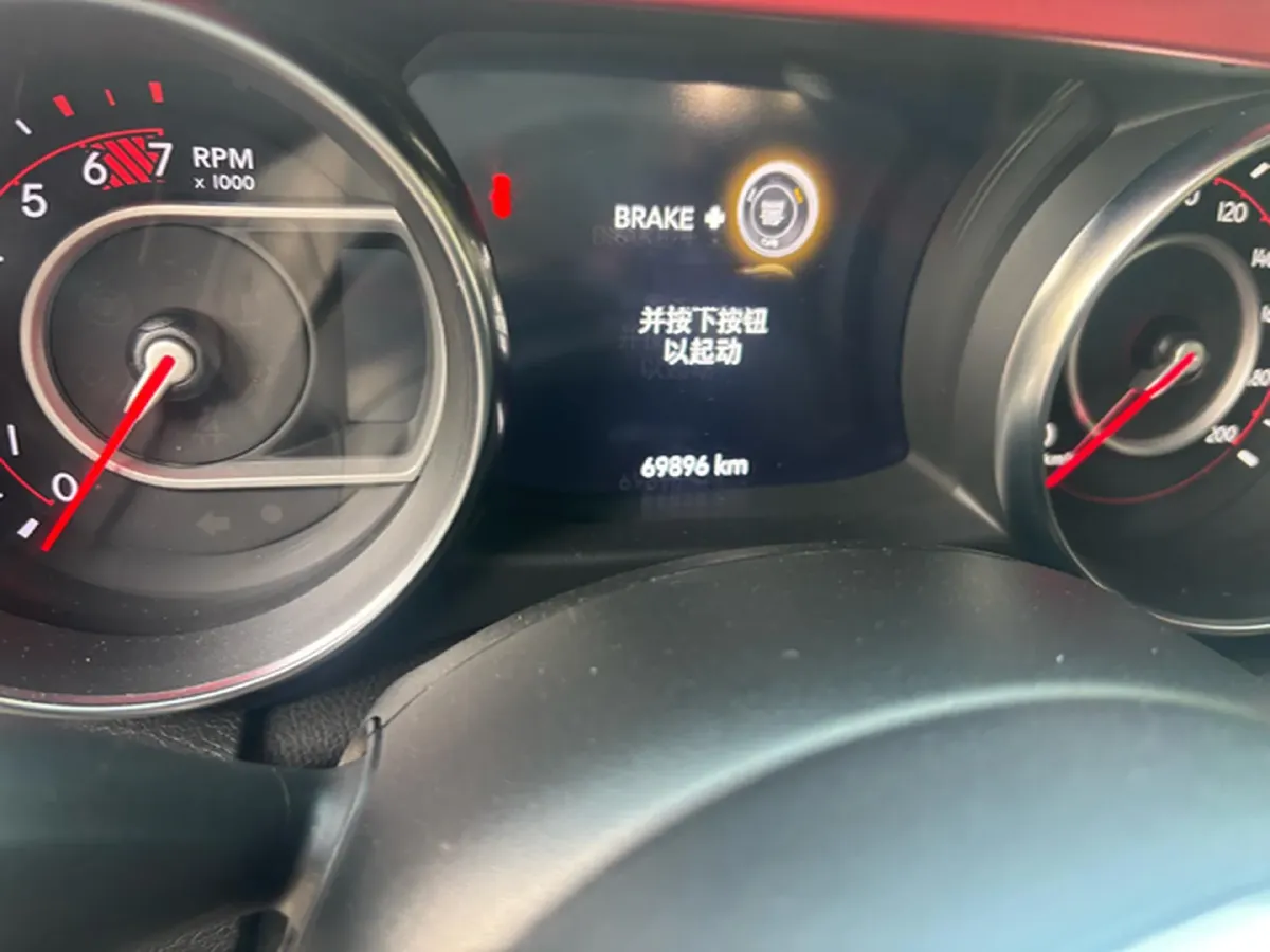 2021 Jeep Wrangler 2.0T 266HP L4 8AT,autocango,china used car exporter,china ev exporter,chinese used car exporter,chinese used ev exporter
