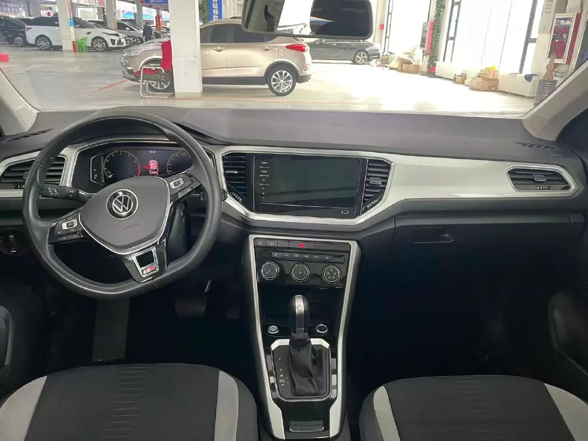 2022 Volkswagen T-Roc 1.4T 150HP L4 7DCT,autocango,china used car exporter,china ev exporter,chinese used car exporter,chinese used ev exporter