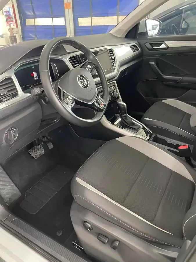 2022 Volkswagen T-Roc 1.4T 150HP L4 7DCT,autocango,china used car exporter,china ev exporter,chinese used car exporter,chinese used ev exporter