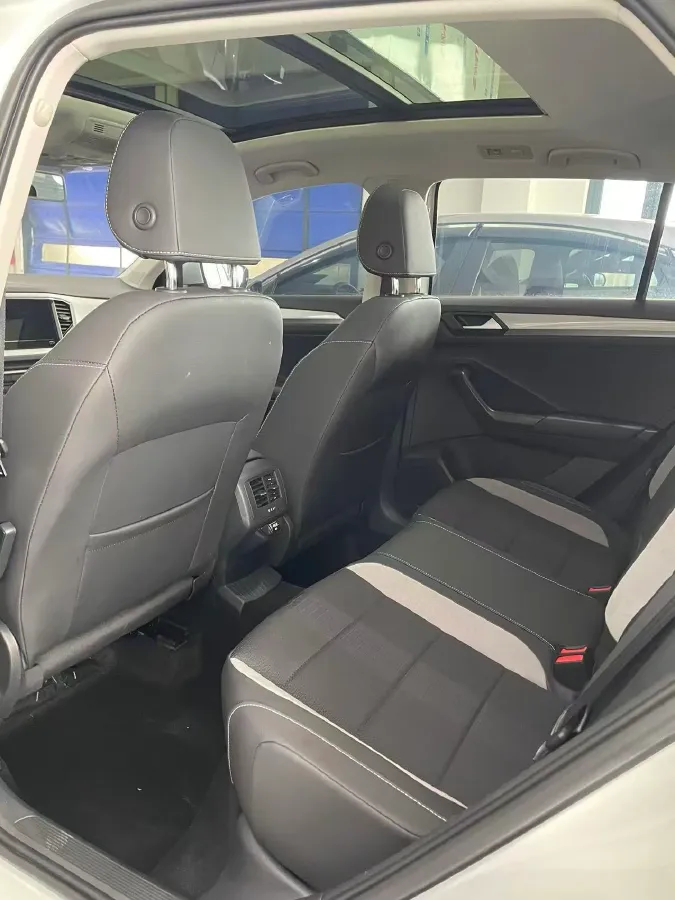 2022 Volkswagen T-Roc 1.4T 150HP L4 7DCT,autocango,china used car exporter,china ev exporter,chinese used car exporter,chinese used ev exporter