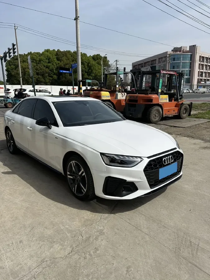 2022 Audi A4L 2.0T 190HP L4 7DCT,autocango,china used car exporter,china ev exporter,chinese used car exporter,chinese used ev exporter