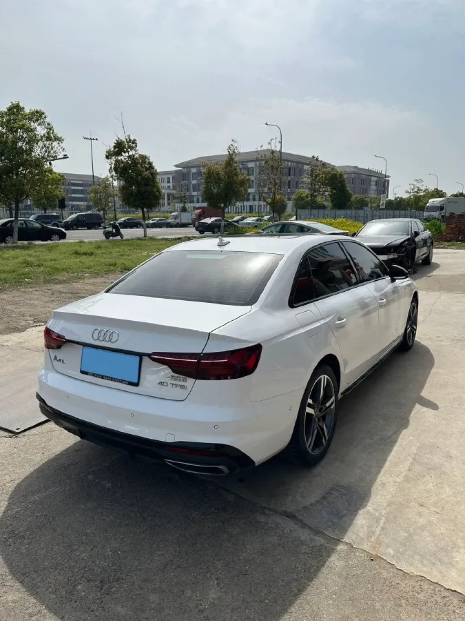 2022 Audi A4L 2.0T 190HP L4 7DCT,autocango,china used car exporter,china ev exporter,chinese used car exporter,chinese used ev exporter