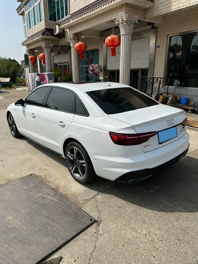 2022 Audi A4L 2.0T 190HP L4 7DCT,autocango,china used car exporter,china ev exporter,chinese used car exporter,chinese used ev exporter