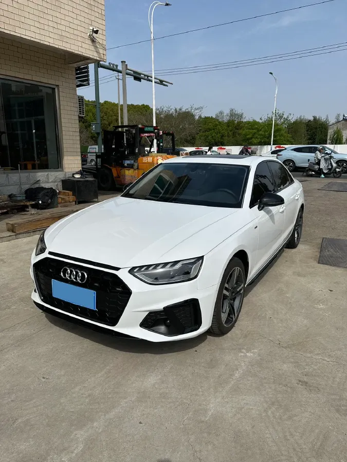 2022 Audi A4L 2.0T 190HP L4 7DCT,autocango,china used car exporter,china ev exporter,chinese used car exporter,chinese used ev exporter