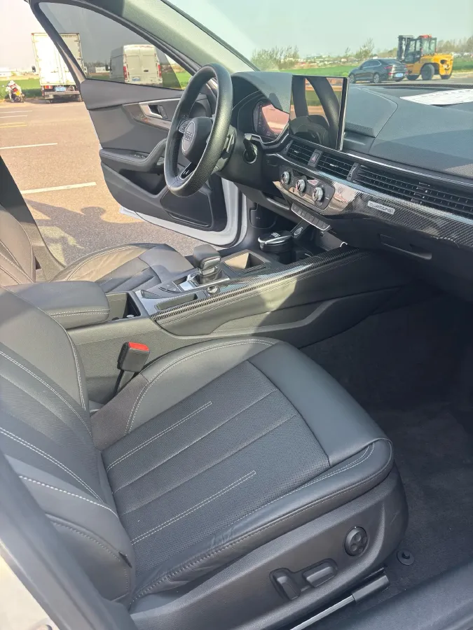 2020 Audi A4L 2.0T 190HP L4 7DCT,autocango,china used car exporter,china ev exporter,chinese used car exporter,chinese used ev exporter