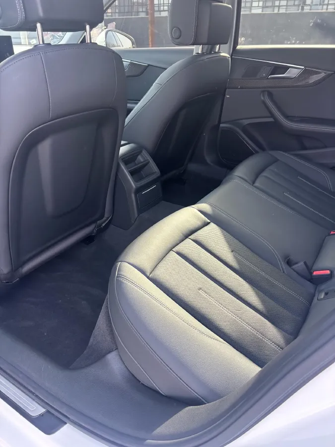 2020 Audi A4L 2.0T 190HP L4 7DCT,autocango,china used car exporter,china ev exporter,chinese used car exporter,chinese used ev exporter