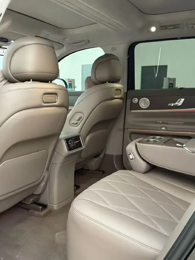 2025 AITO AITO M9 REEV 160HP REEV 52KWH,autocango,china used car exporter,china ev exporter,chinese used car exporter,chinese used ev exporter