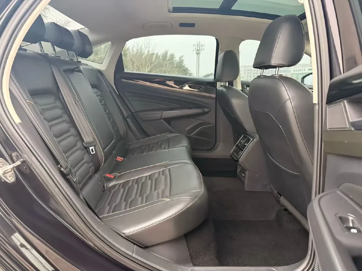 2020 Volkswagen Passat 2.0T 186HP L4 7DCT,autocango,china used car exporter,china ev exporter,chinese used car exporter,chinese used ev exporter