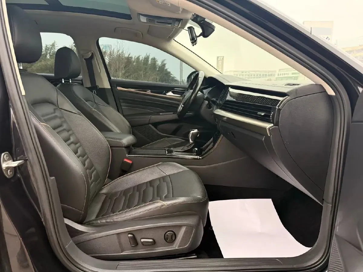 2020 Volkswagen Passat 2.0T 186HP L4 7DCT,autocango,china used car exporter,china ev exporter,chinese used car exporter,chinese used ev exporter