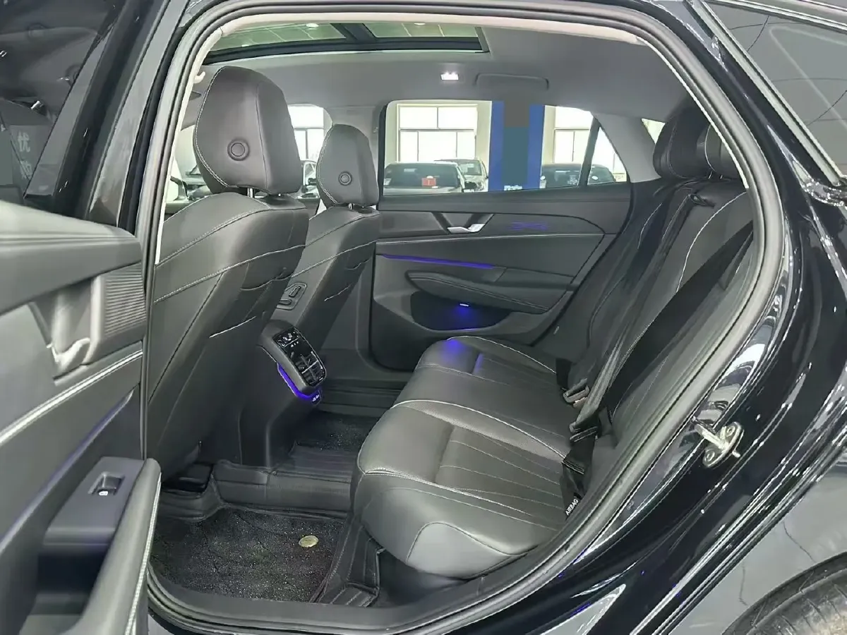 2025 Volkswagen Passat 2.0T 220HP L4 7DCT,autocango,china used car exporter,china ev exporter,chinese used car exporter,chinese used ev exporter