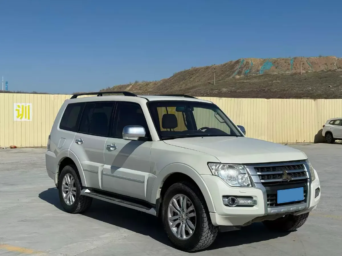 2018 Mitsubishi Pajero 3.0L 174HP V6 5AT,autocango,china used car exporter,china ev exporter,chinese used car exporter,chinese used ev exporter