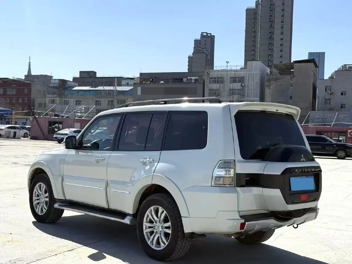 2018 Mitsubishi Pajero 3.0L 174HP V6 5AT,autocango,china used car exporter,china ev exporter,chinese used car exporter,chinese used ev exporter