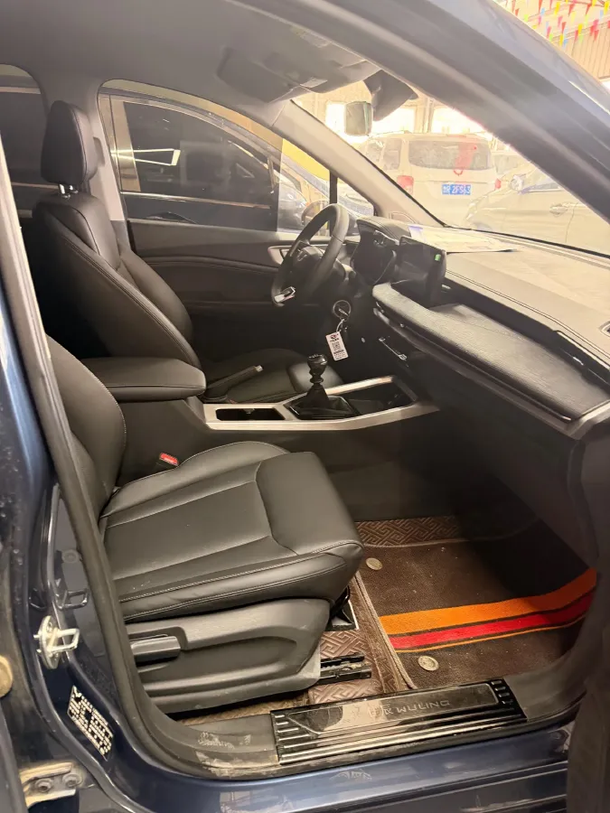 2022 WuLing JiaChen 1.5T 147HP L4 6MT,autocango,china used car exporter,china ev exporter,chinese used car exporter,chinese used ev exporter