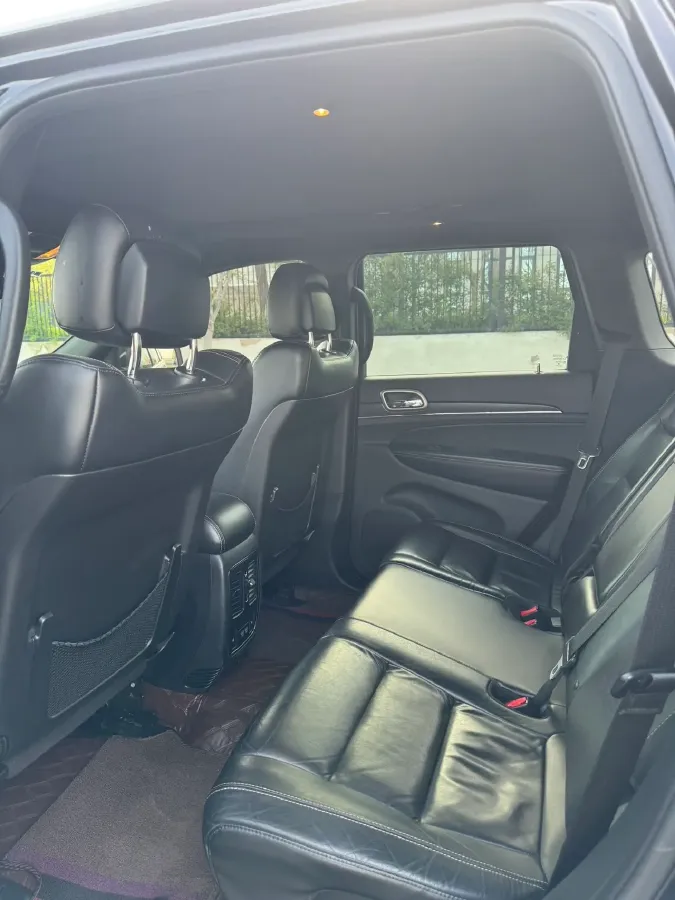 2017 Jeep Grand Cherokee 3.0L 234HP V6 8AT,autocango,china used car exporter,china ev exporter,chinese used car exporter,chinese used ev exporter