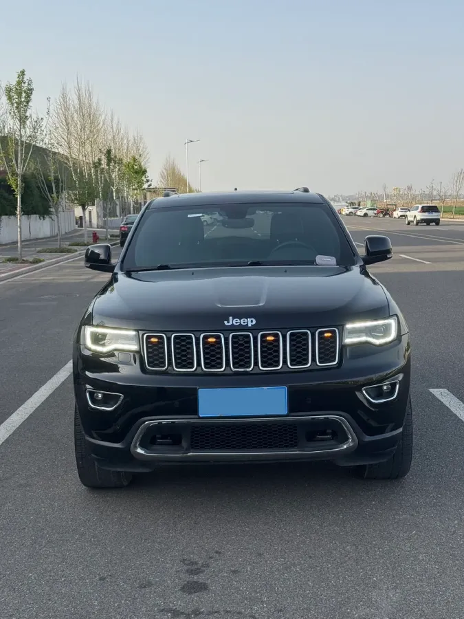 2017 Jeep Grand Cherokee 3.0L 234HP V6 8AT,autocango,china used car exporter,china ev exporter,chinese used car exporter,chinese used ev exporter