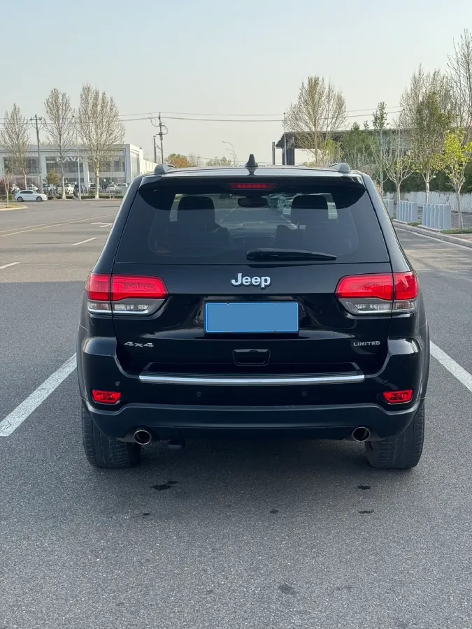 2017 Jeep Grand Cherokee 3.0L 234HP V6 8AT,autocango,china used car exporter,china ev exporter,chinese used car exporter,chinese used ev exporter