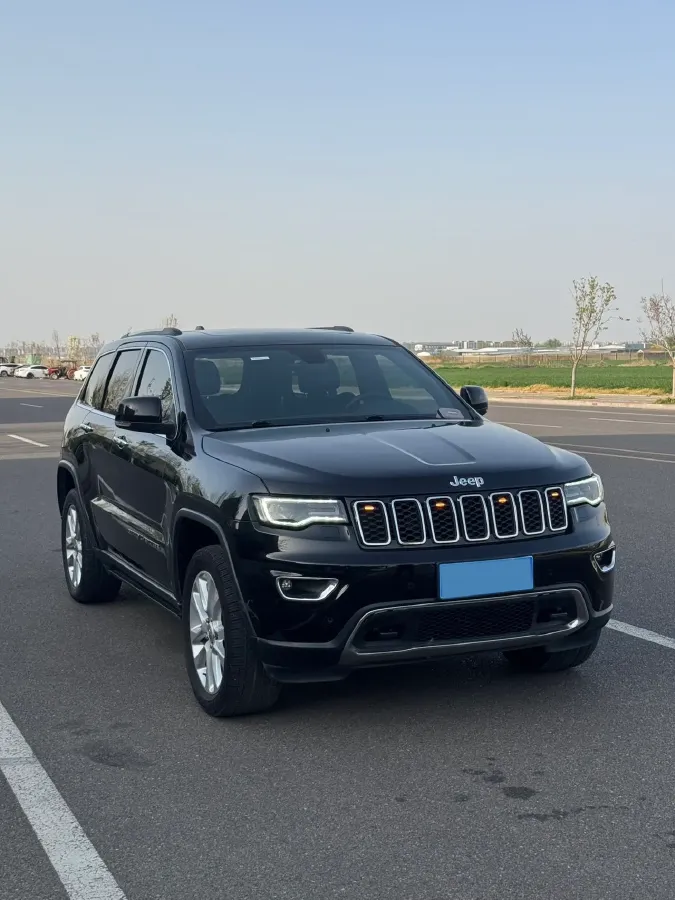 2017 Jeep Grand Cherokee 3.0L 234HP V6 8AT,autocango,china used car exporter,china ev exporter,chinese used car exporter,chinese used ev exporter