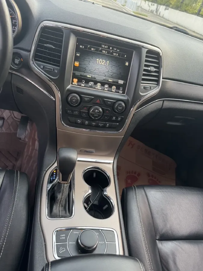 2017 Jeep Grand Cherokee 3.0L 234HP V6 8AT,autocango,china used car exporter,china ev exporter,chinese used car exporter,chinese used ev exporter