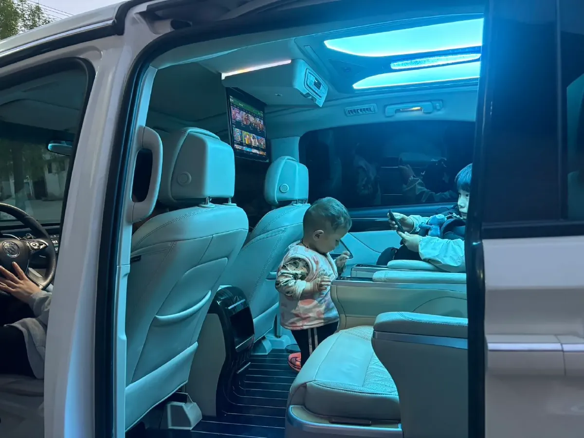 2018 Buick GL8 2.0T 260HP L4 6AT,autocango,china used car exporter,china ev exporter,chinese used car exporter,chinese used ev exporter