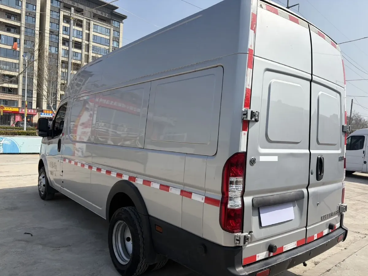 2023 Ford Transit 2.0T 220HP L4 5MT,autocango,china used car exporter,china ev exporter,chinese used car exporter,chinese used ev exporter