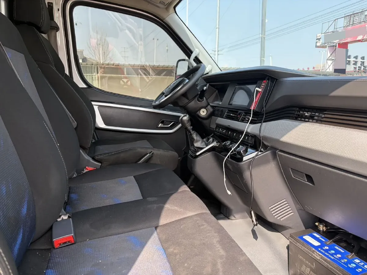 2023 Ford Transit 2.0T 220HP L4 5MT,autocango,china used car exporter,china ev exporter,chinese used car exporter,chinese used ev exporter