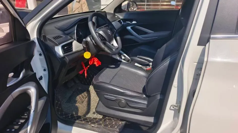 2017 BaoJun 310W 1.5L 105HP L4 6MT,autocango,china used car exporter,china ev exporter,chinese used car exporter,chinese used ev exporter