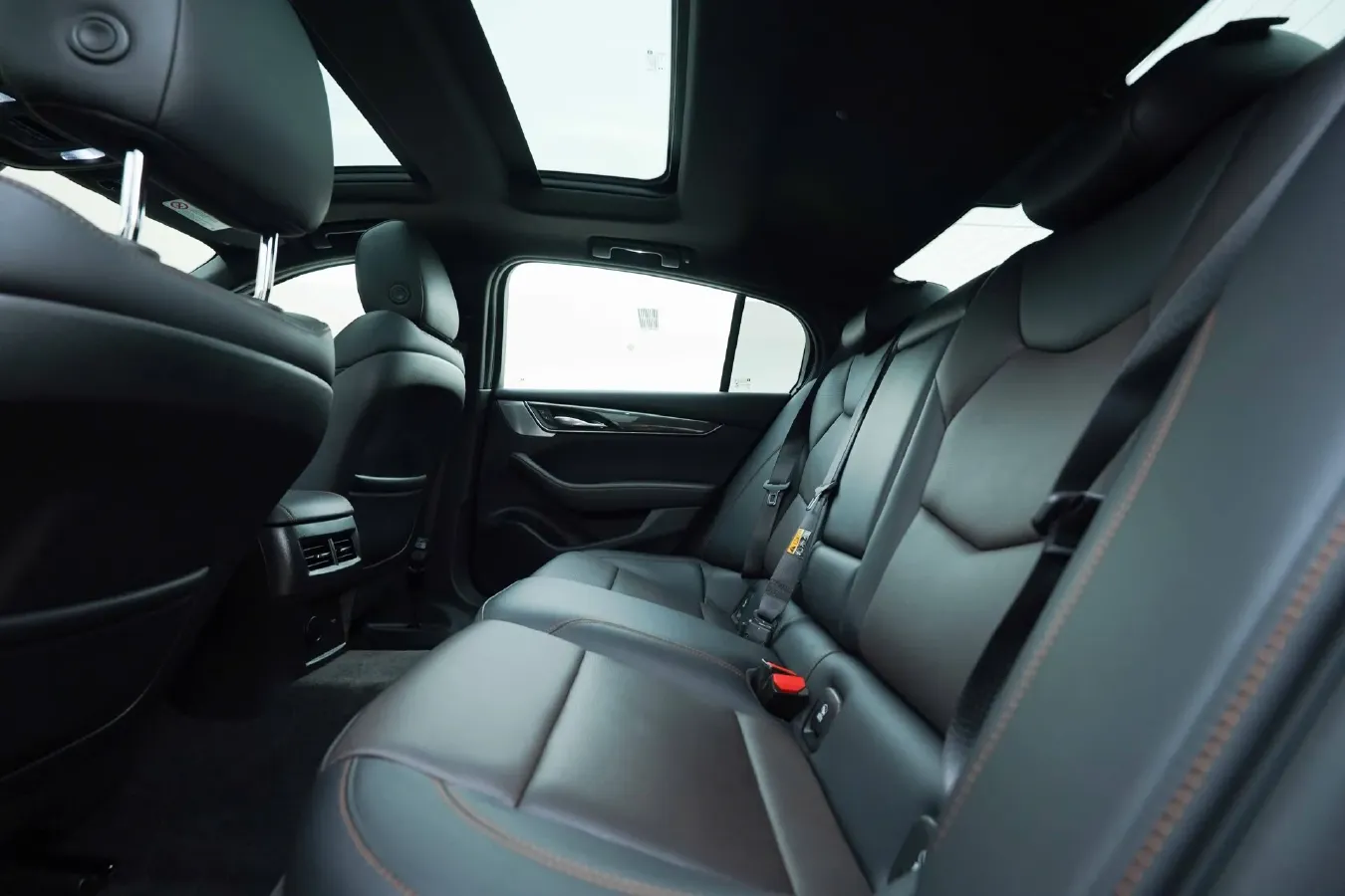 2024 Cadillac CT5 2.0T 237HP L4 10AT,autocango,china used car exporter,china ev exporter,chinese used car exporter,chinese used ev exporter