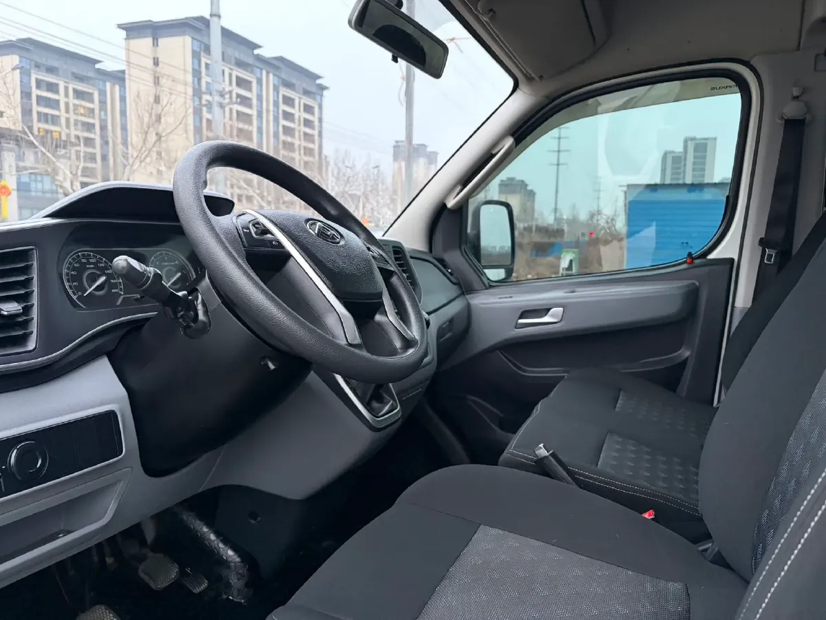 2023 MAXUS XinTu V80 2.0T 127HP L4 6MT,autocango,china used car exporter,china ev exporter,chinese used car exporter,chinese used ev exporter