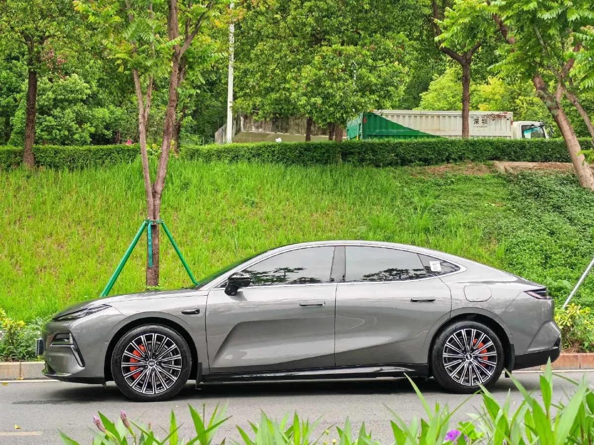 2025 Geely Galaxy Starshine 8 1.5T 163HP L4 3DHT PHEV 18.4KWH,autocango,china used car exporter,china ev exporter,chinese used car exporter,chinese used ev exporter