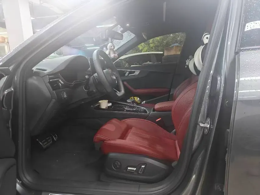 2024 Audi A4L 2.0T 190HP L4 7DCT,autocango,china used car exporter,china ev exporter,chinese used car exporter,chinese used ev exporter