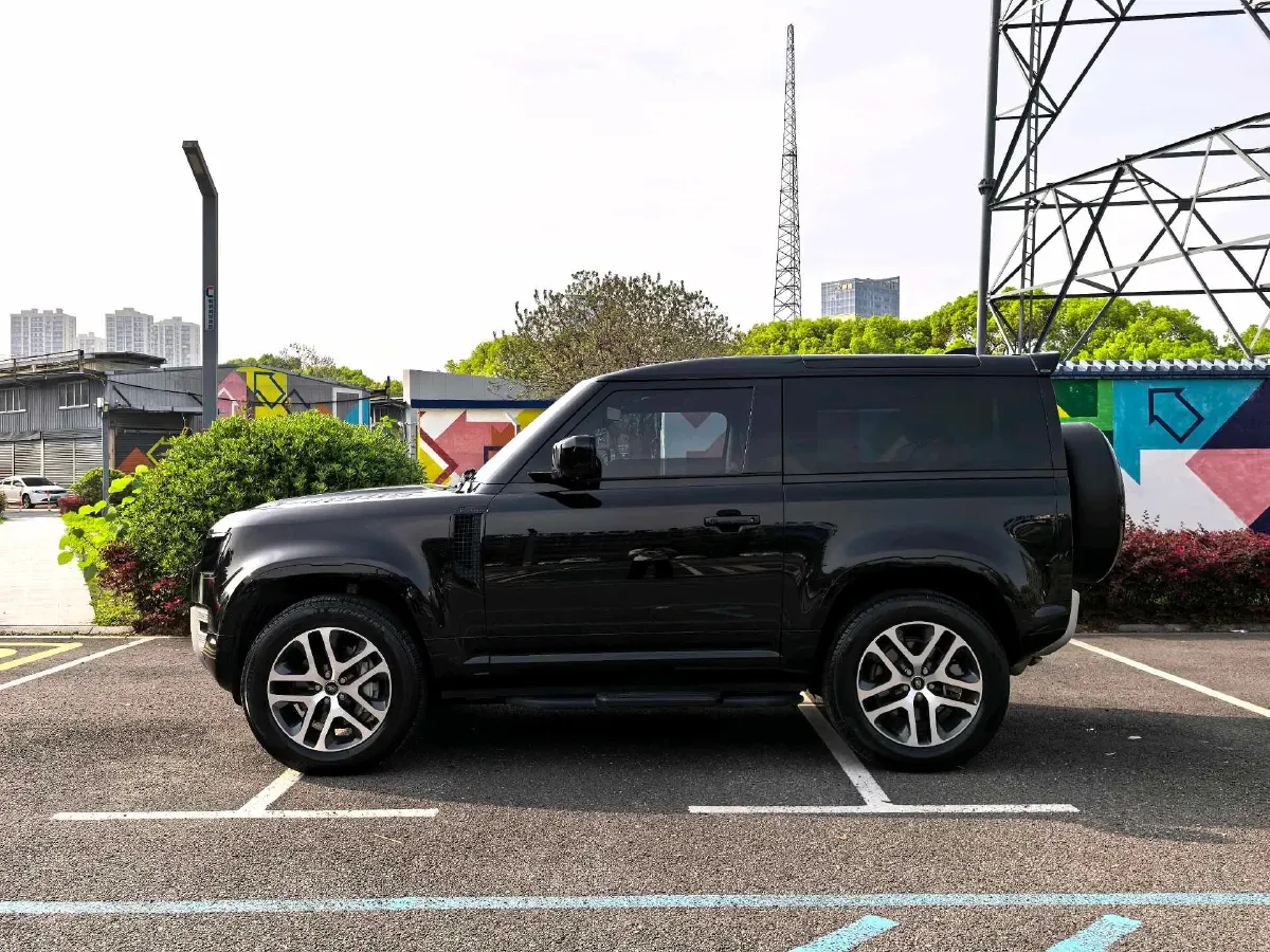 2023 Land Rover Defender 3.0T 400HP L6 8AT,autocango,china used car exporter,china ev exporter,chinese used car exporter,chinese used ev exporter