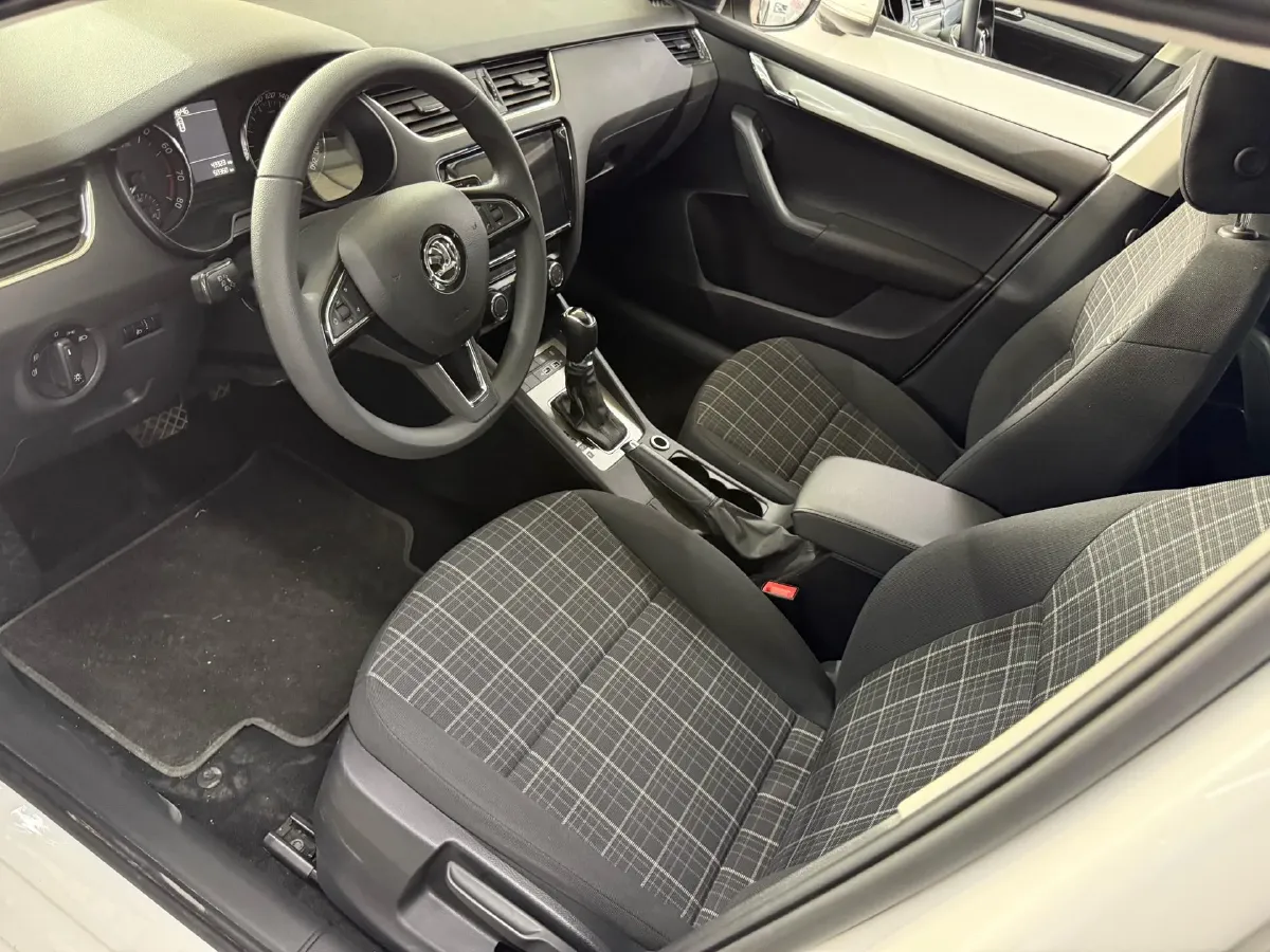 2019 Skoda Octavia 1.5L 116HP L4 6AT,autocango,china used car exporter,china ev exporter,chinese used car exporter,chinese used ev exporter