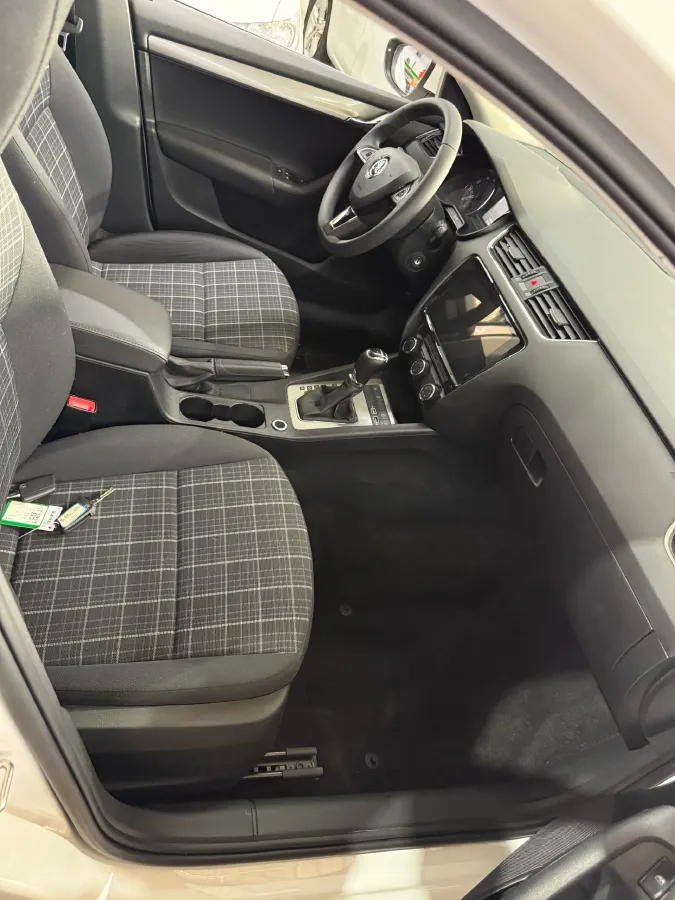 2019 Skoda Octavia 1.5L 116HP L4 6AT,autocango,china used car exporter,china ev exporter,chinese used car exporter,chinese used ev exporter