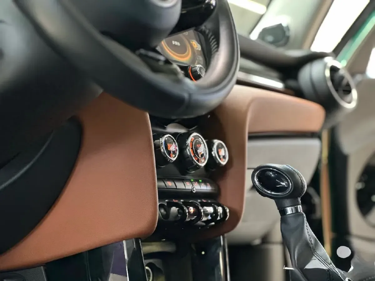 2016 MINI MINI 1.5T 136HP L3 6AT,autocango,china used car exporter,china ev exporter,chinese used car exporter,chinese used ev exporter