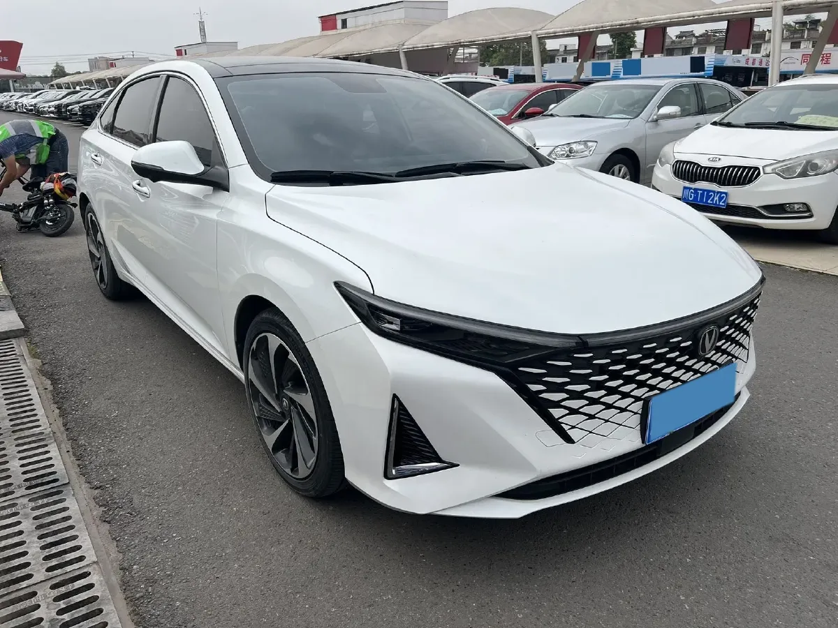 2023 ChangAn Raeton Plus 1.5T 188HP L4 7DCT,autocango,china used car exporter,china ev exporter,chinese used car exporter,chinese used ev exporter