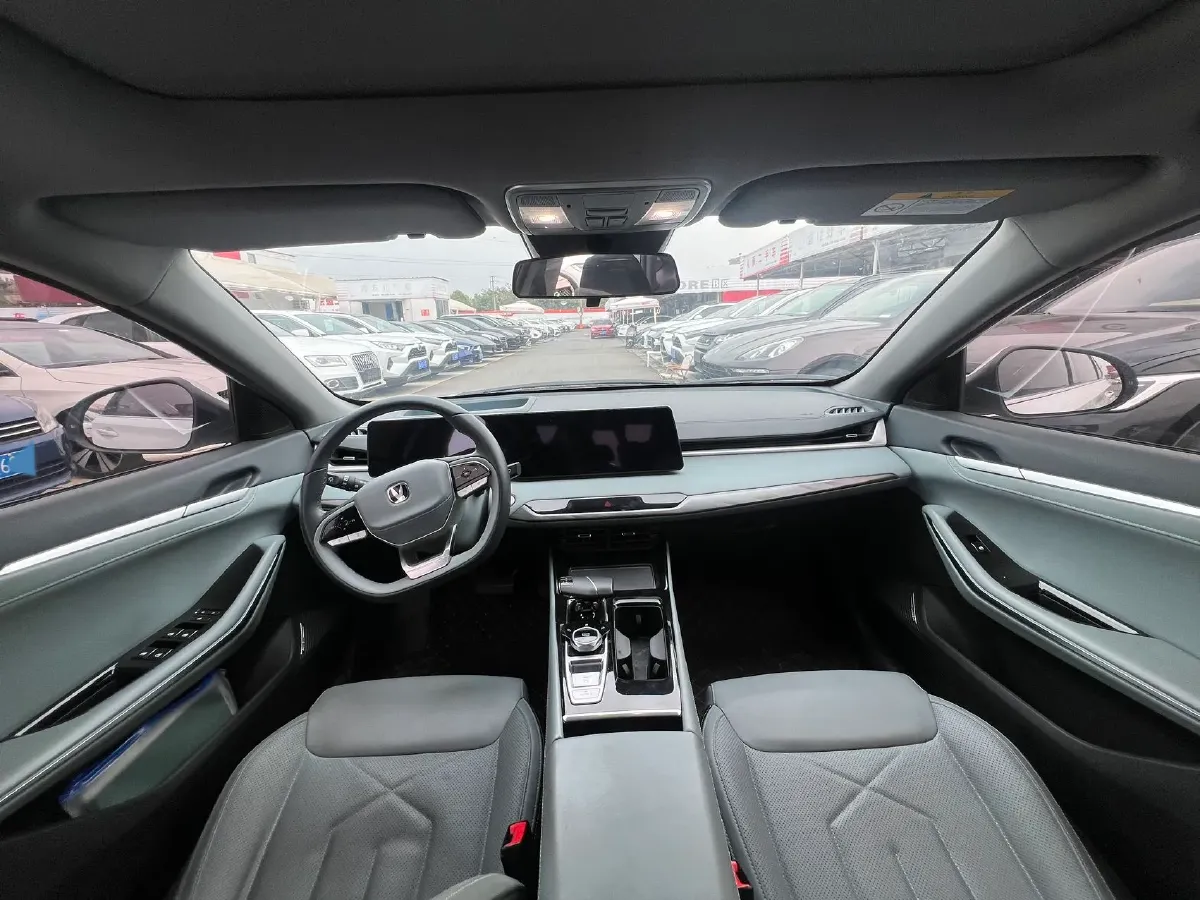 2023 ChangAn Raeton Plus 1.5T 188HP L4 7DCT,autocango,china used car exporter,china ev exporter,chinese used car exporter,chinese used ev exporter