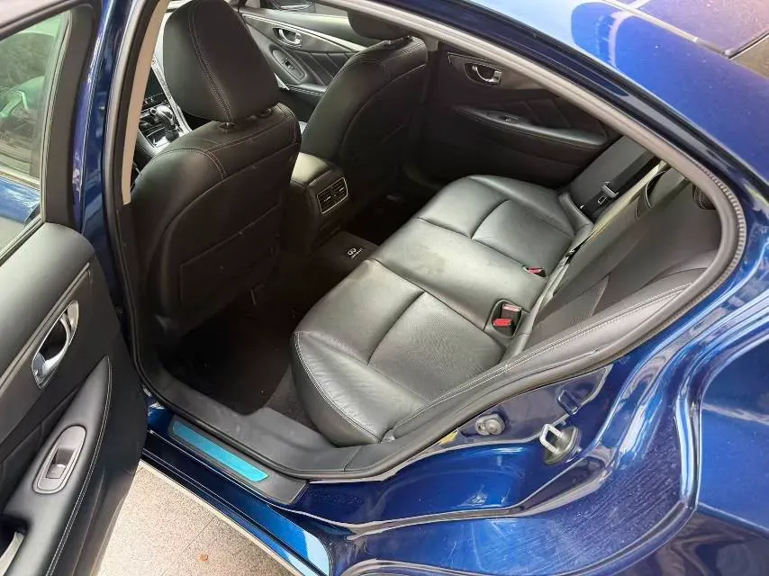 2018 Jeep Grand Commander 2.0T 265HP L4 9AT,autocango,china used car exporter,china ev exporter,chinese used car exporter,chinese used ev exporter