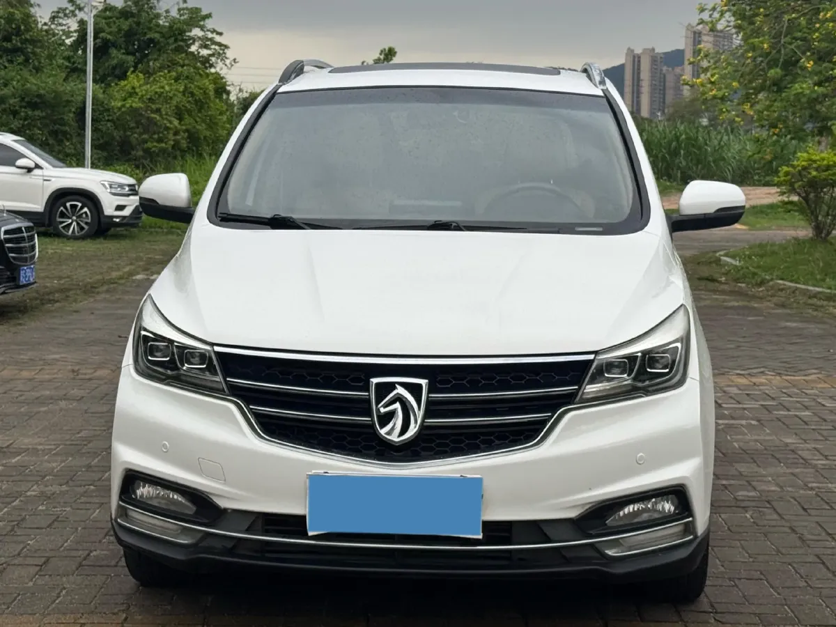2017 BaoJun 730 1.5T 150HP L4 6MT,autocango,china used car exporter,china ev exporter,chinese used car exporter,chinese used ev exporter