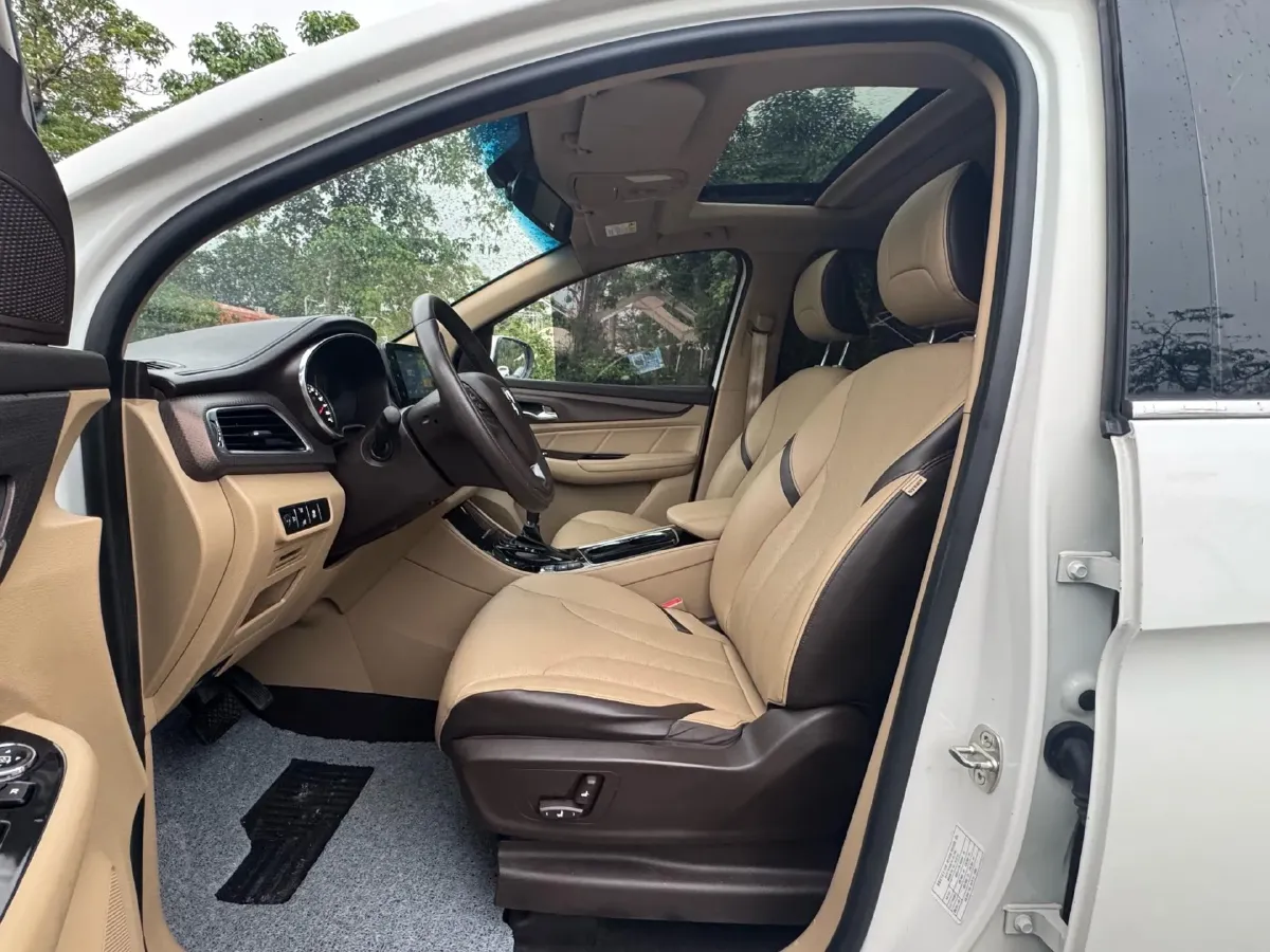 2017 BaoJun 730 1.5T 150HP L4 6MT,autocango,china used car exporter,china ev exporter,chinese used car exporter,chinese used ev exporter