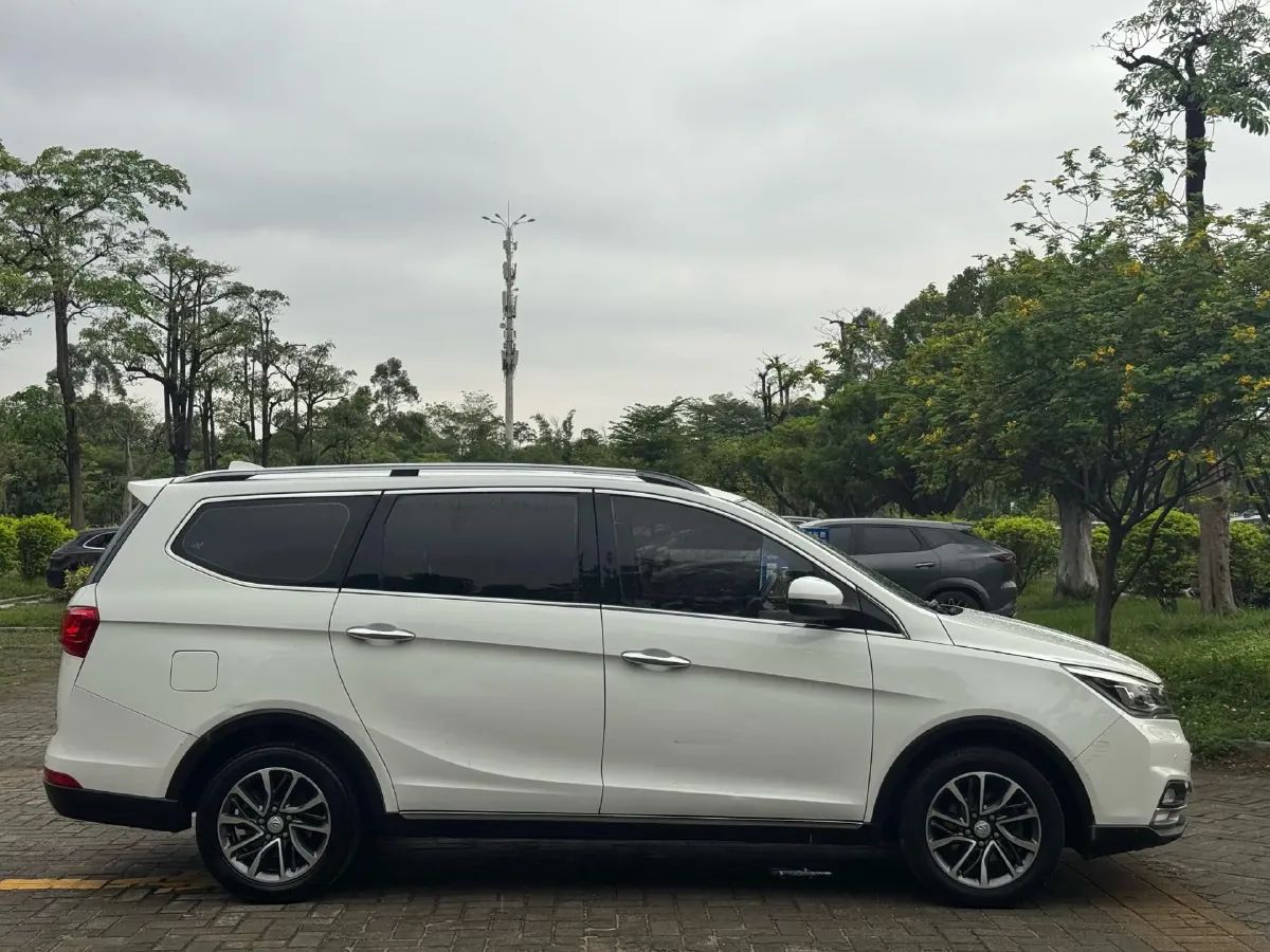 2017 BaoJun 730 1.5T 150HP L4 6MT,autocango,china used car exporter,china ev exporter,chinese used car exporter,chinese used ev exporter